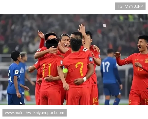 加拉塔萨雷女足杨莉娜外脚背传中，后点包抄差点顶进